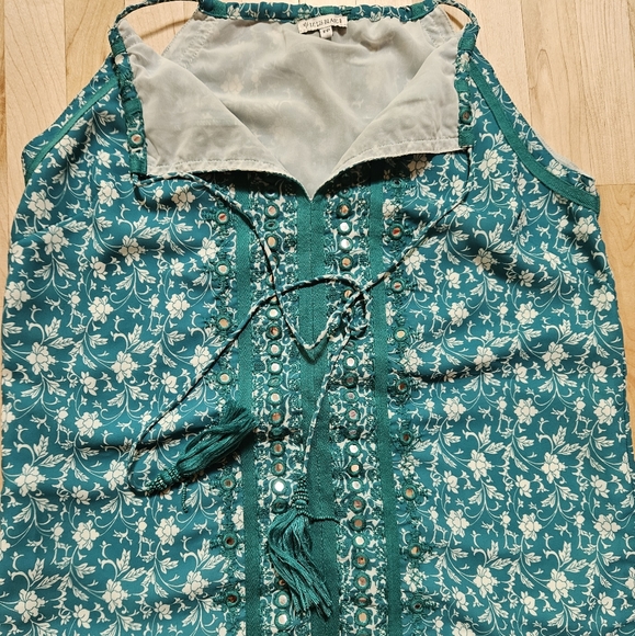 Sleeveless blouse with Adjustable Straps And Decorative mirrors - Picture 4 of 11